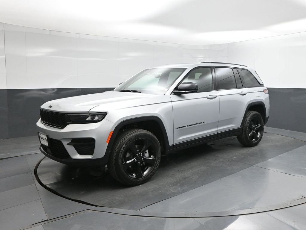 New 2025 Jeep Grand Cherokee Altitude RWD image 34