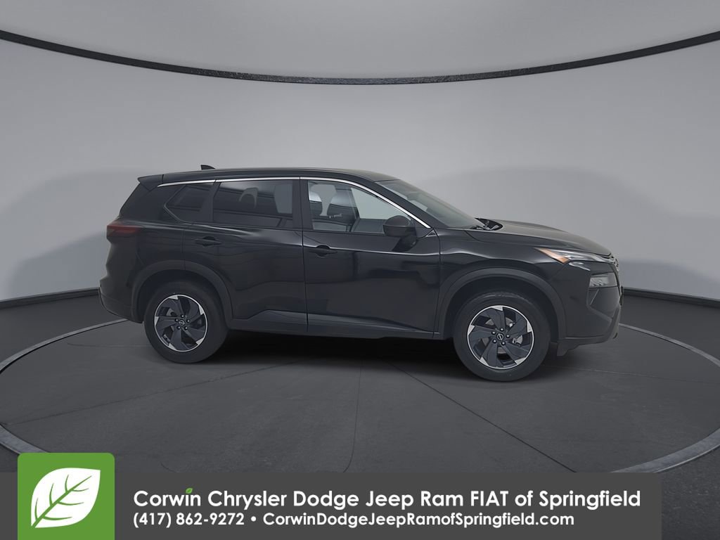 Used 2025 Nissan Rogue SV image 3