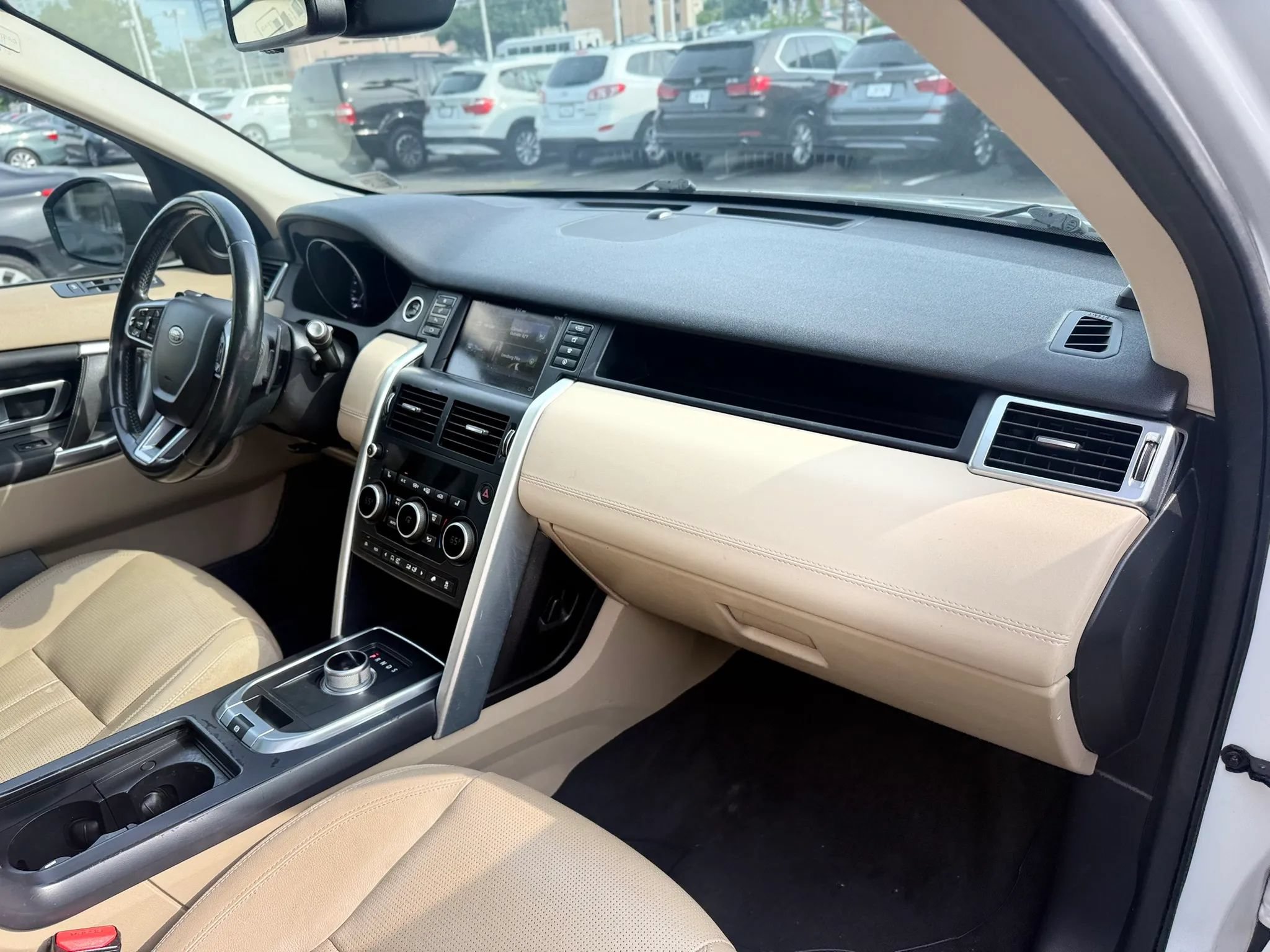 Used 2016 Land Rover Discovery Sport HSE AWD/4WD image 39