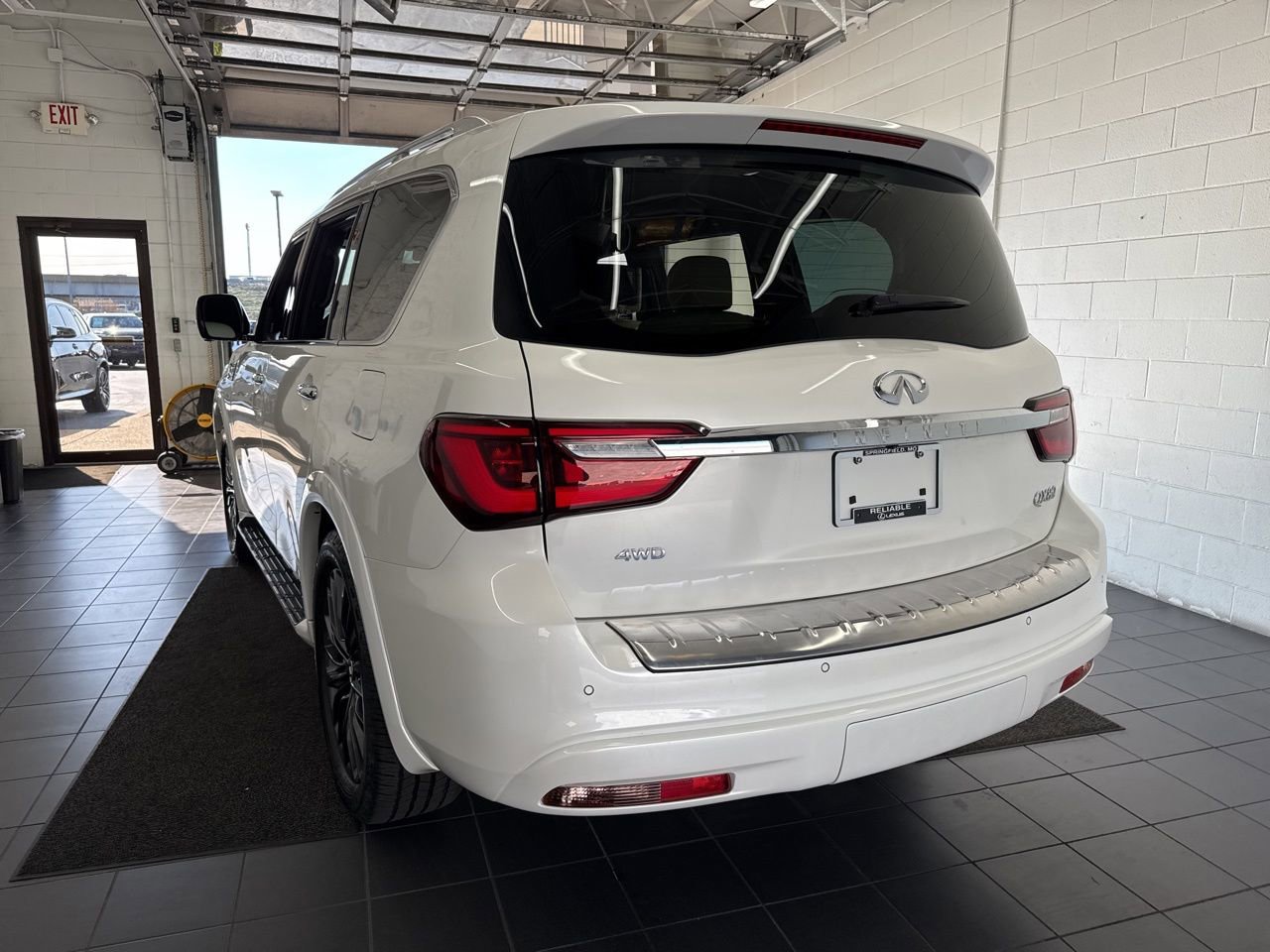 Used 2023 INFINITI QX80 Sensory w/ Cargo Package image 6