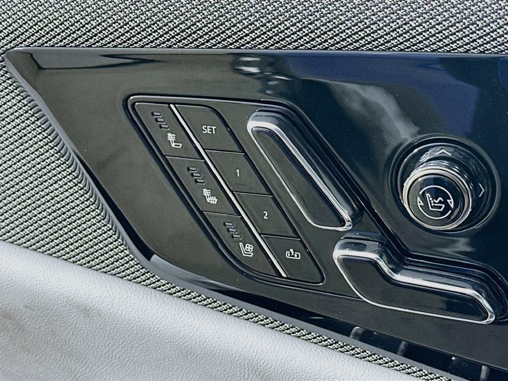 New 2027 Cadillac Optiq Premium Luxury w/ LPO, Floor Liner Package AWD/4WD image 25