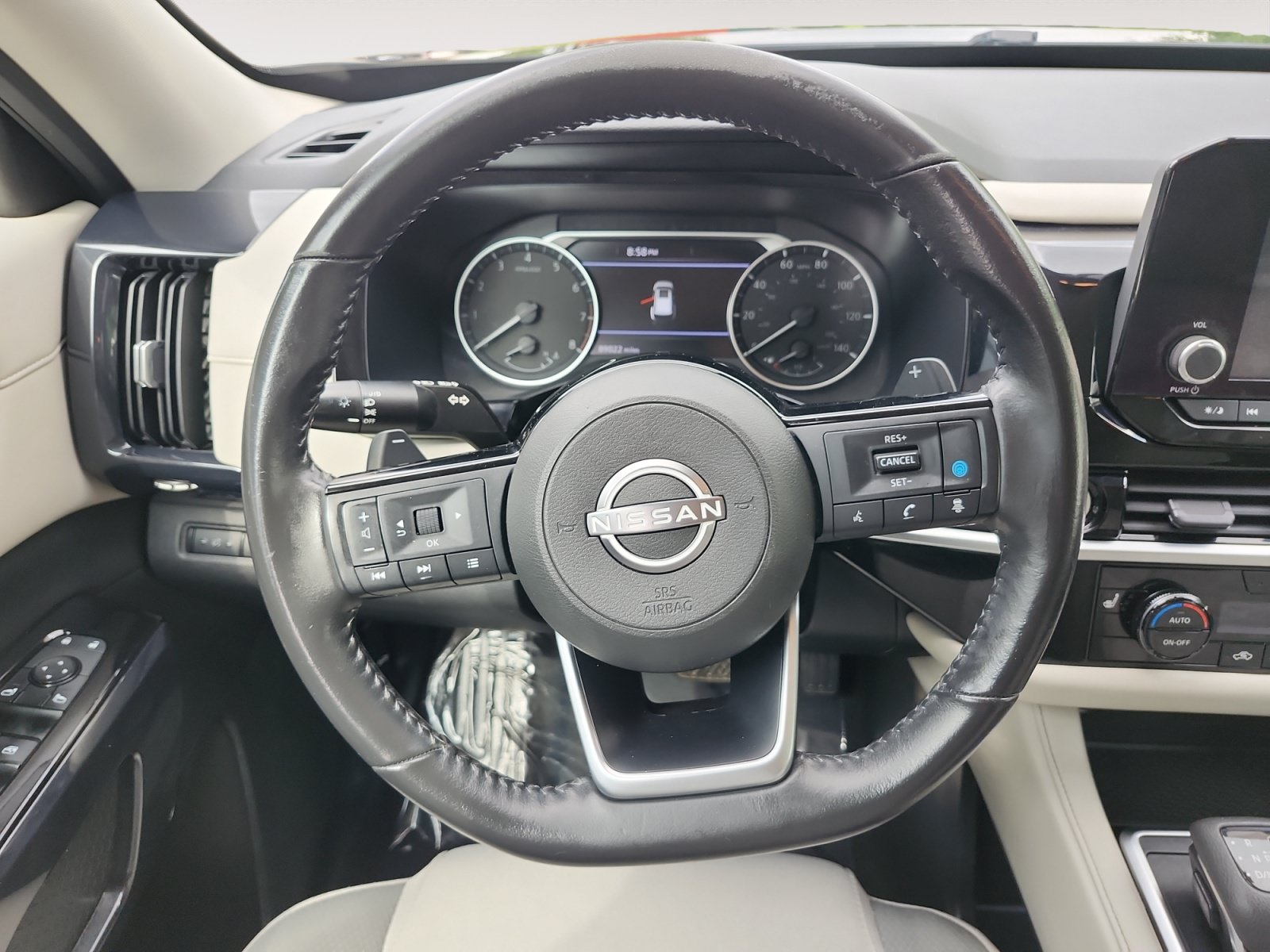Used 2022 Nissan Pathfinder SV FWD image 12
