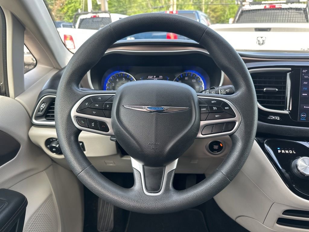 Used 2018 Chrysler Pacifica Touring Plus FWD image 20