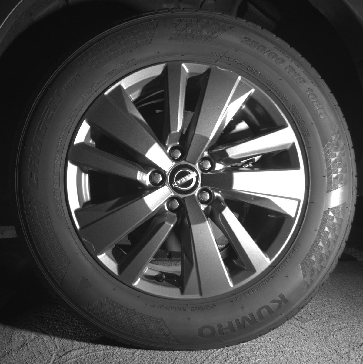 Used 2025 Nissan Pathfinder SV image 14