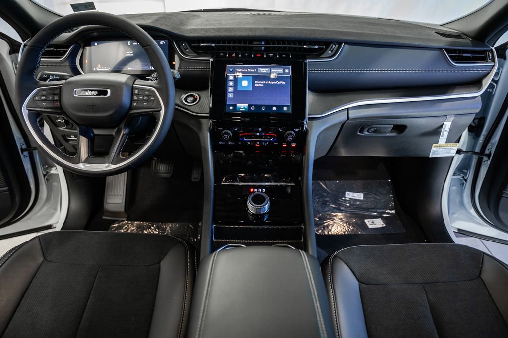 New 2025 Jeep Grand Cherokee Altitude image 19