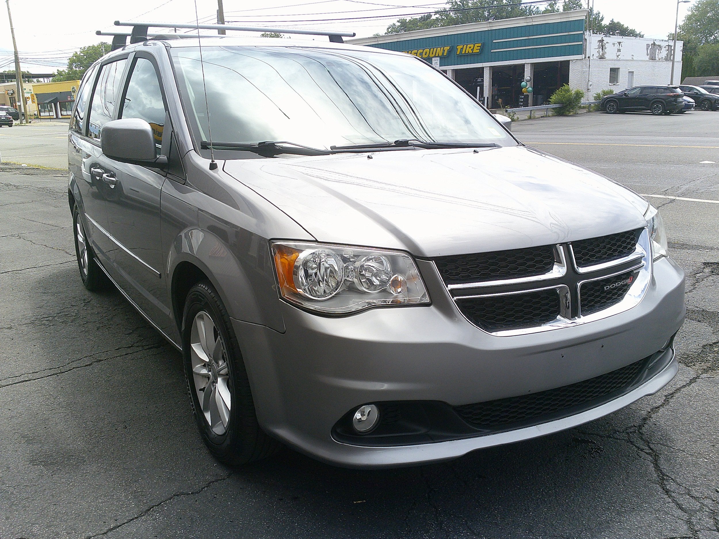 Used 2016 Dodge Grand Caravan SXT FWD image 14