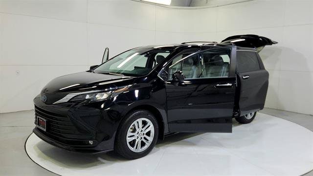 Used 2025 Toyota Sienna XLE w/ XLE Plus Package AWD/4WD image 30