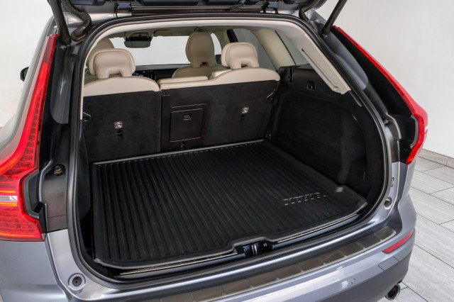Used 2021 Volvo XC60 T5 Momentum w/ Protection Package Premier FWD image 59