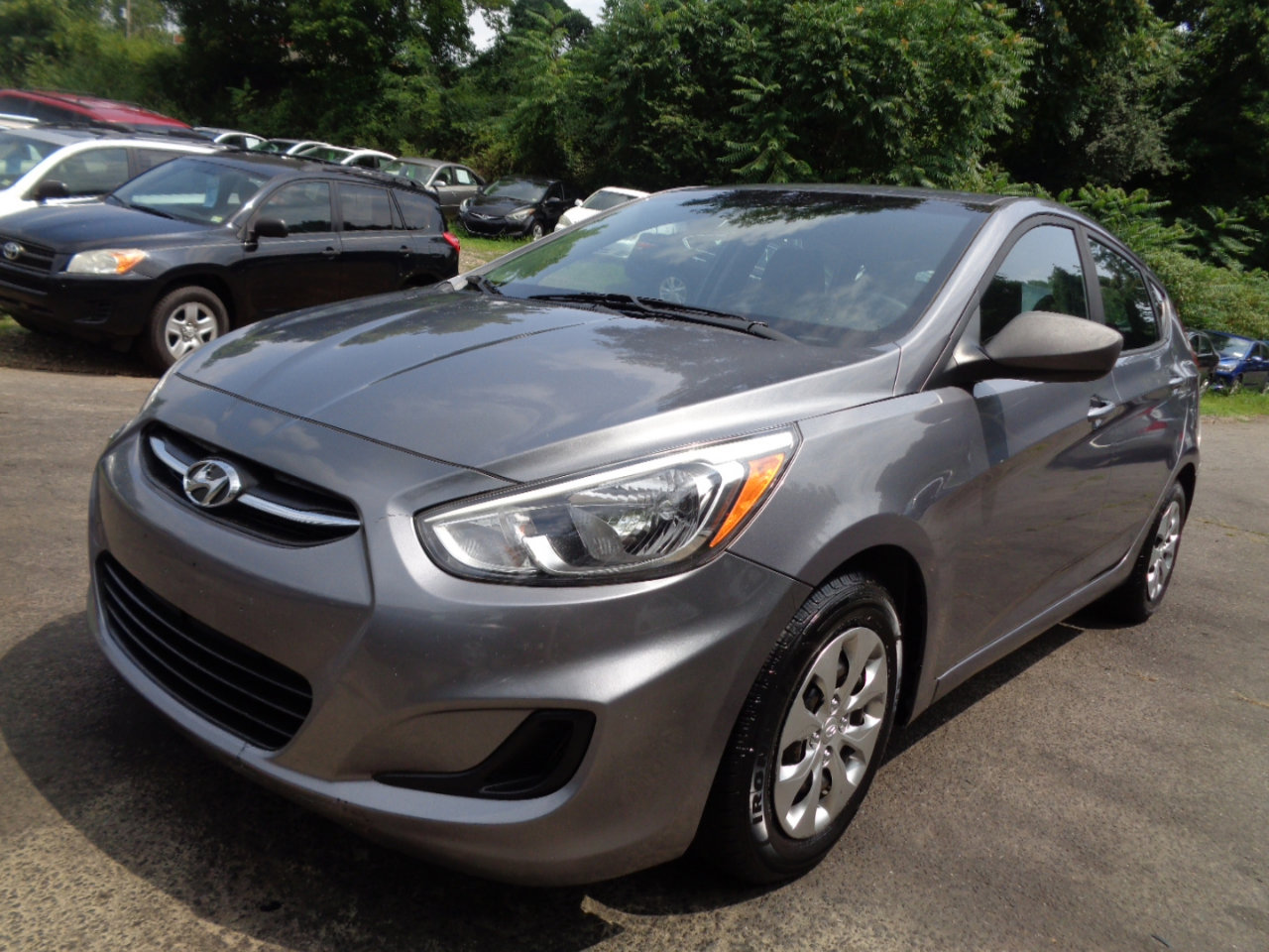 Used 2017 Hyundai Accent SE image 1