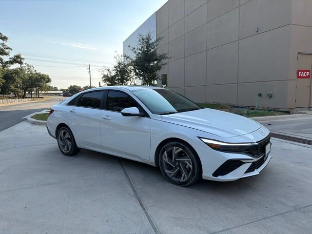 Certified 2026 Hyundai Elantra Limited FWD image 5