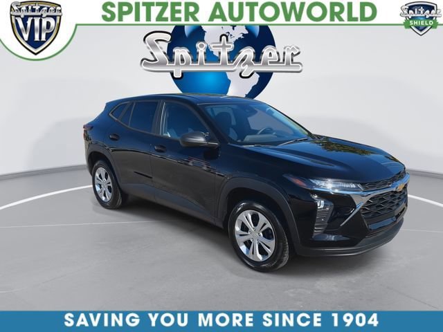 Used 2024 Chevrolet Trax LS FWD image 2