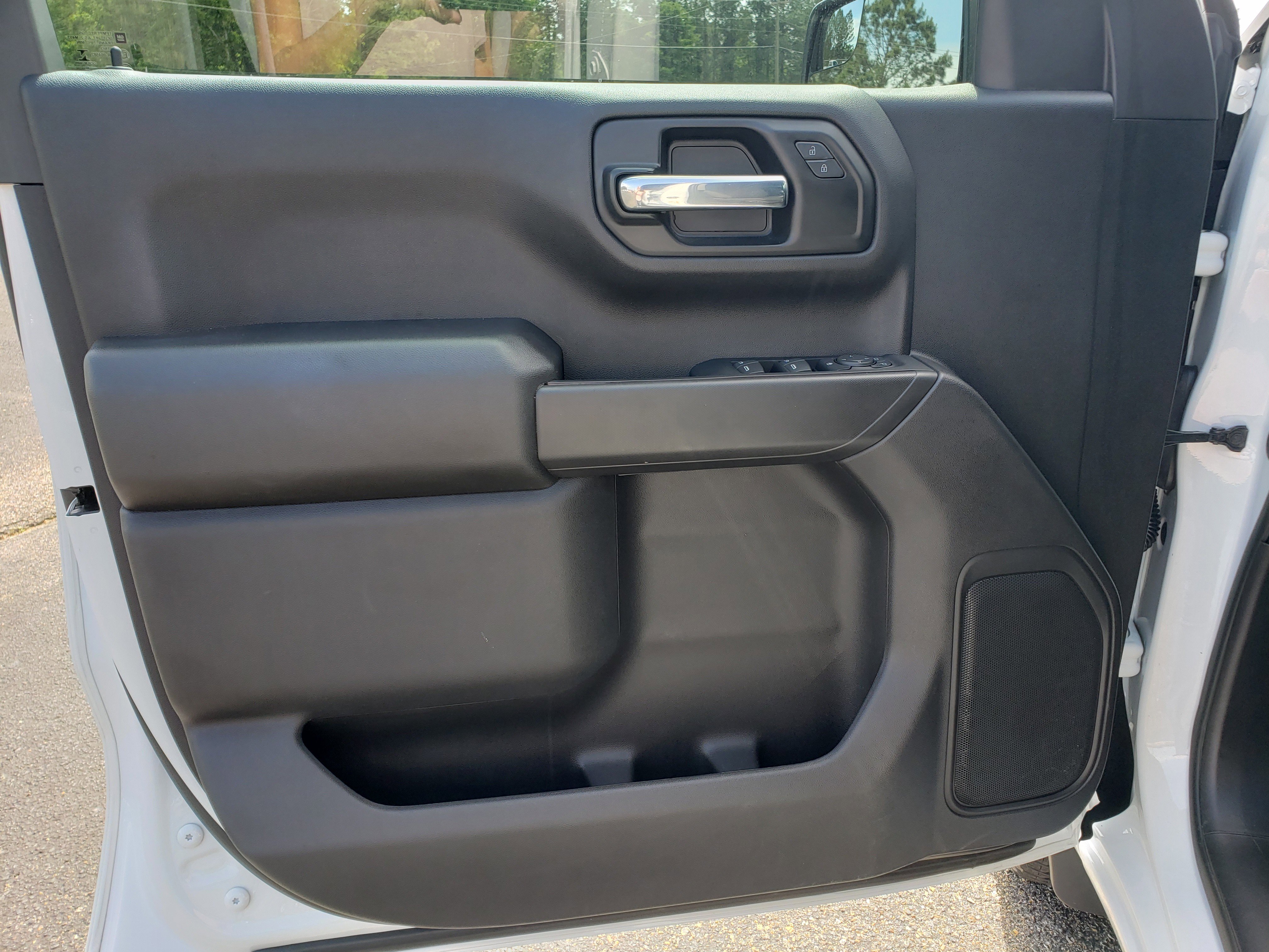 Used 2022 Chevrolet Silverado 1500 Custom w/ Safety Confidence Package AWD/4WD image 10