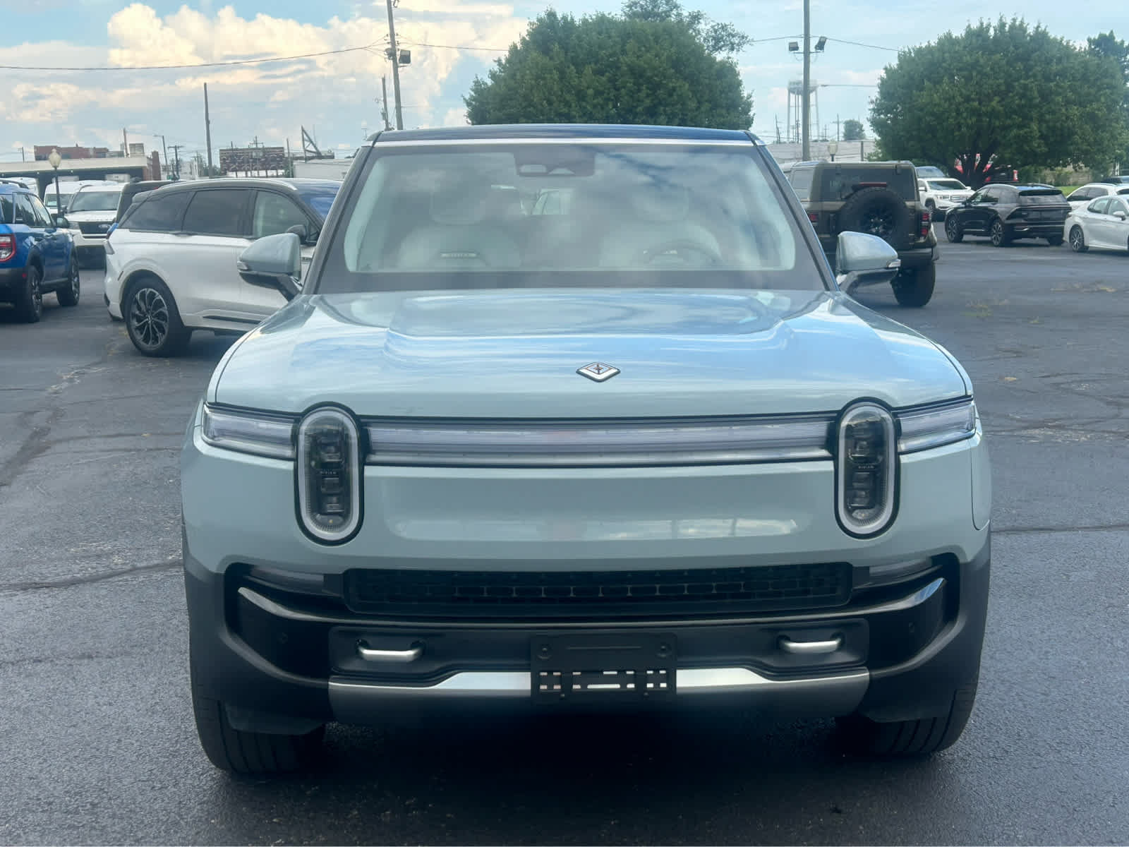Used 2026 Rivian R1S Adventure AWD/4WD image 3