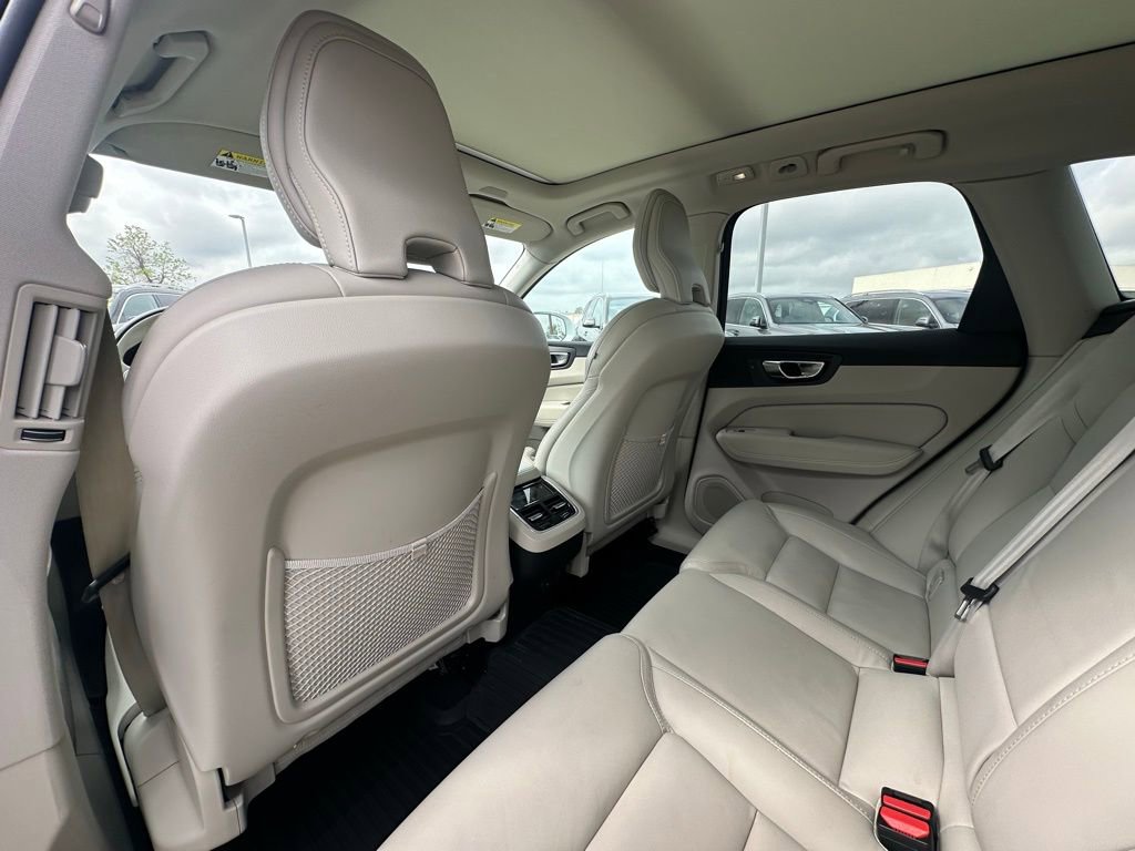 Used 2022 Volvo XC60 B5 Inscription w/ Advanced Package image 19