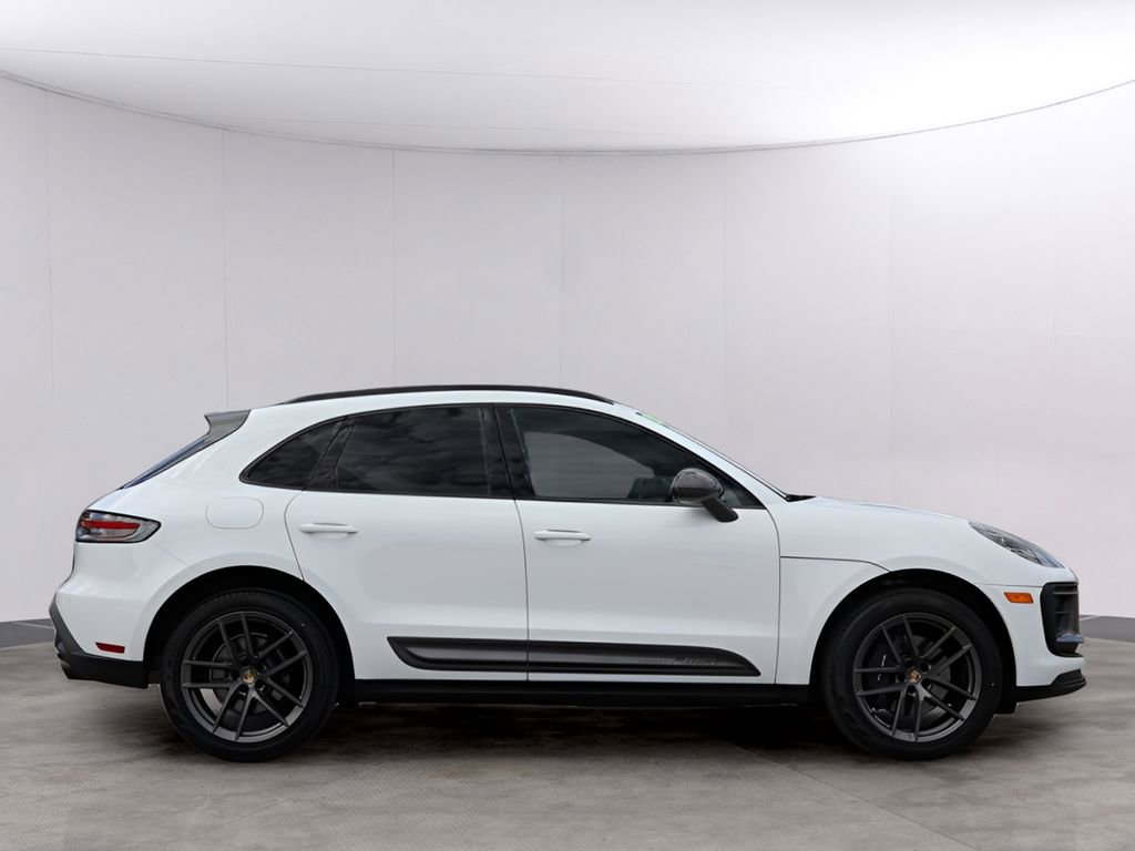 Certified 2025 Porsche Macan Turbo image 9