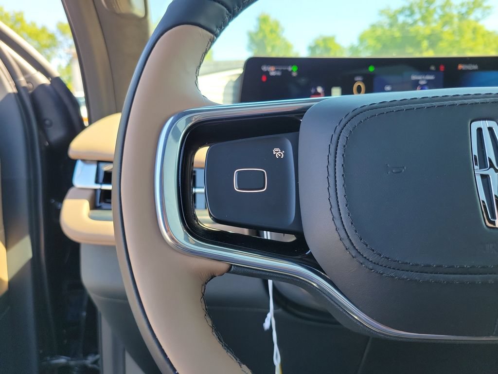 New 2026 Lincoln Navigator Black Label AWD/4WD image 25