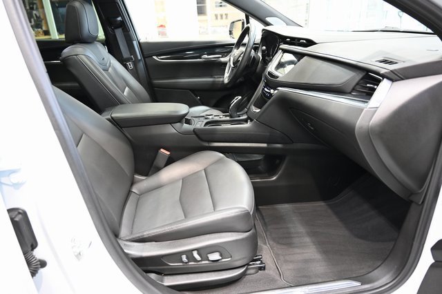 Used 2025 Cadillac XT5 Premium Luxury image 11
