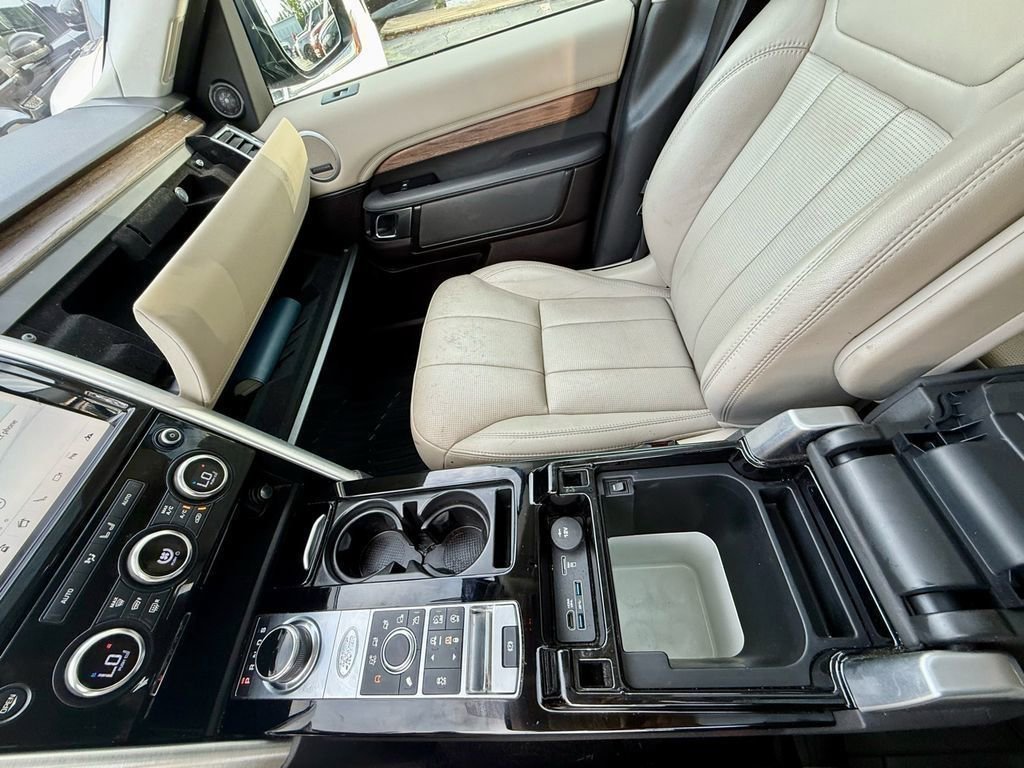 Used 2017 Land Rover Discovery HSE image 19