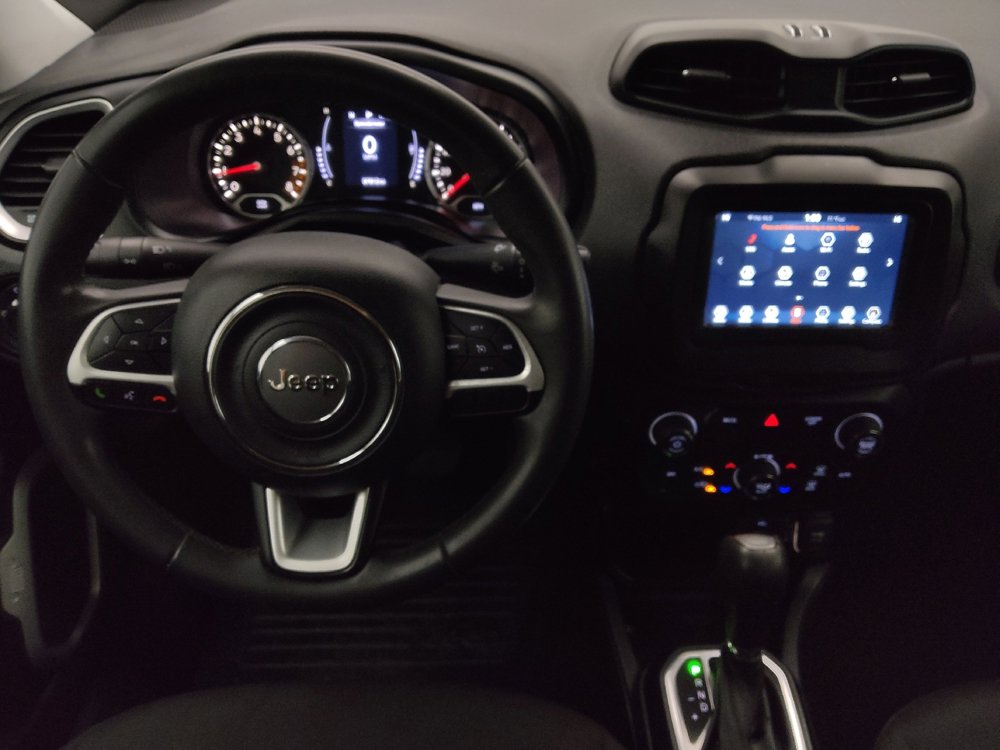 Used 2020 Jeep Renegade Latitude FWD image 22
