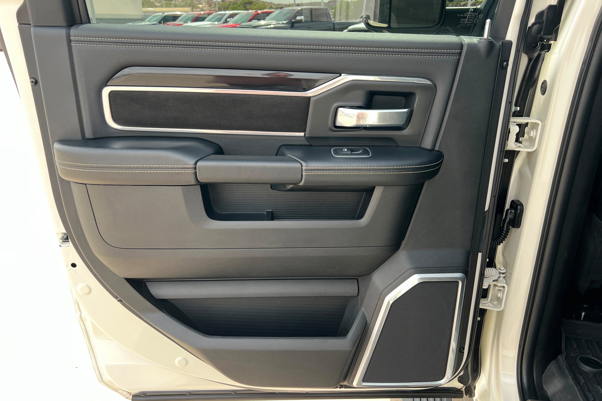 Used 2022 RAM 2500 Laramie AWD/4WD image 18