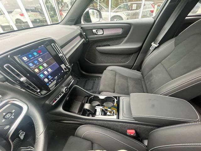 Certified 2025 Volvo XC40 B5 Plus AWD/4WD image 20