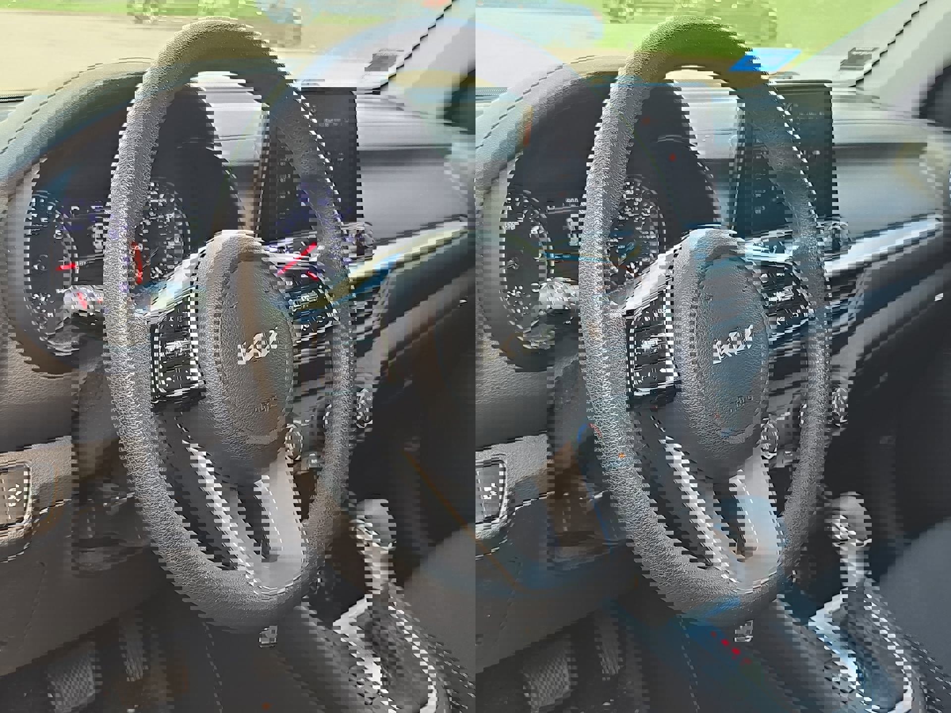 Used 2023 Kia Forte LXS image 13