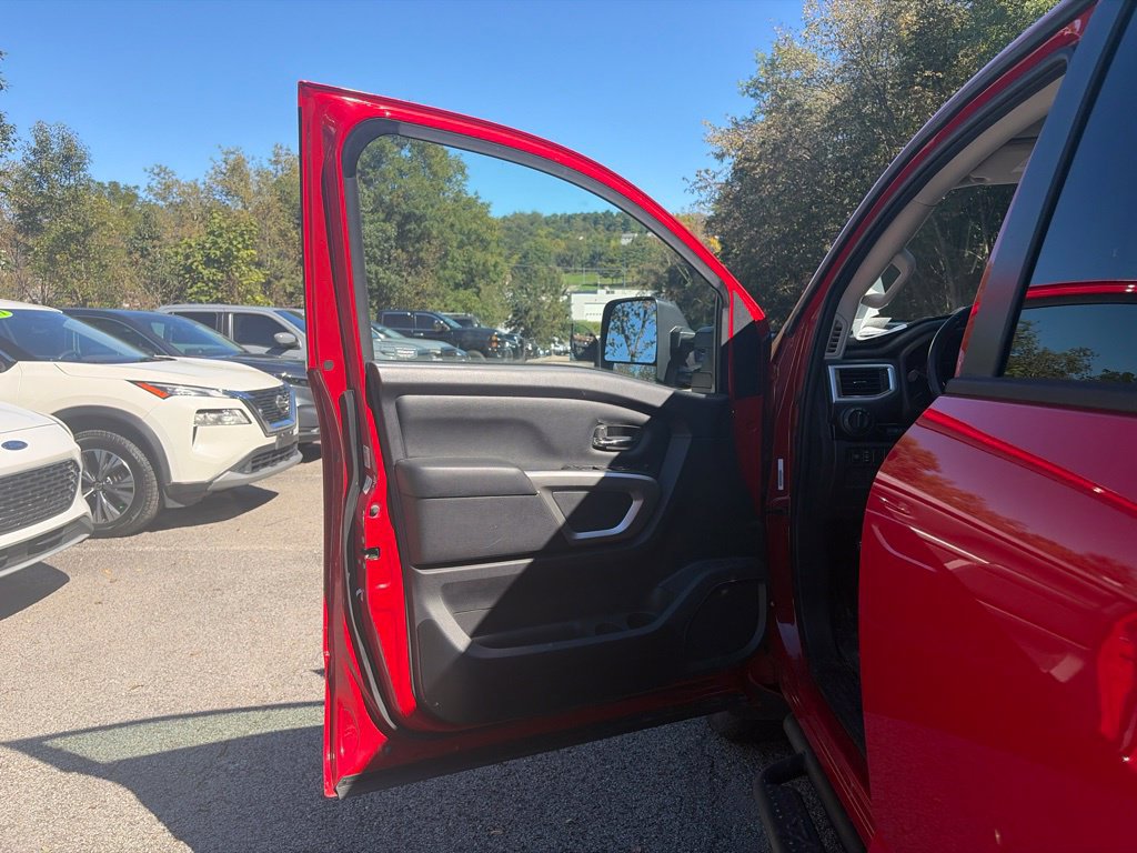 Used 2021 Nissan Titan SV w/ SV Convenience Package AWD/4WD image 10