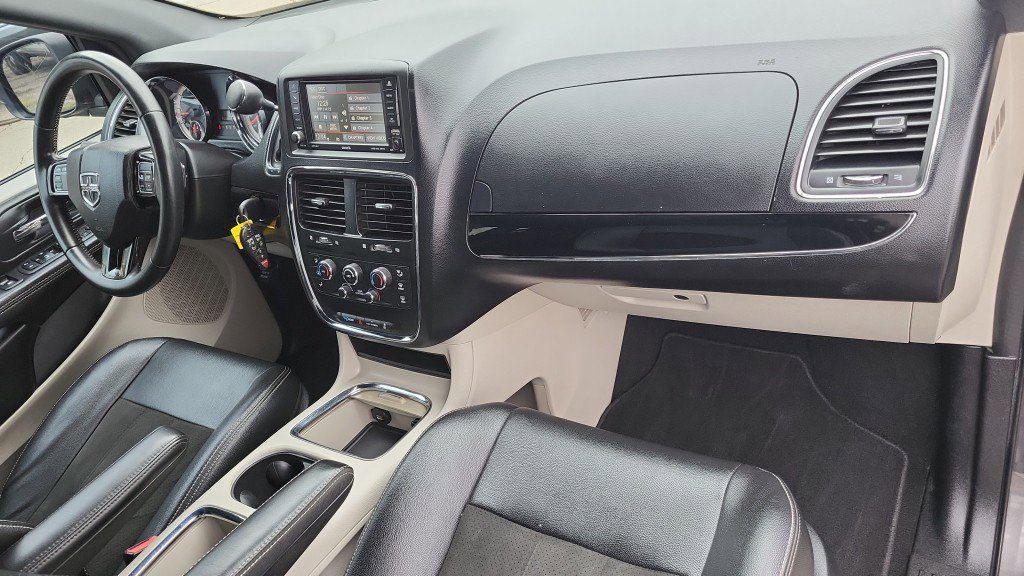 Used 2019 Dodge Grand Caravan SXT image 20