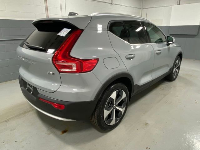 Used 2025 Volvo XC40 B5 Plus AWD/4WD image 3