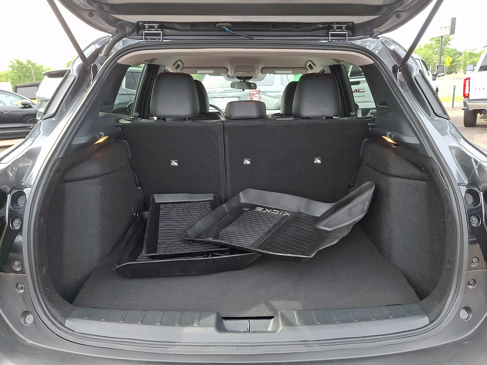 Used 2025 Nissan Kicks SR AWD/4WD image 29