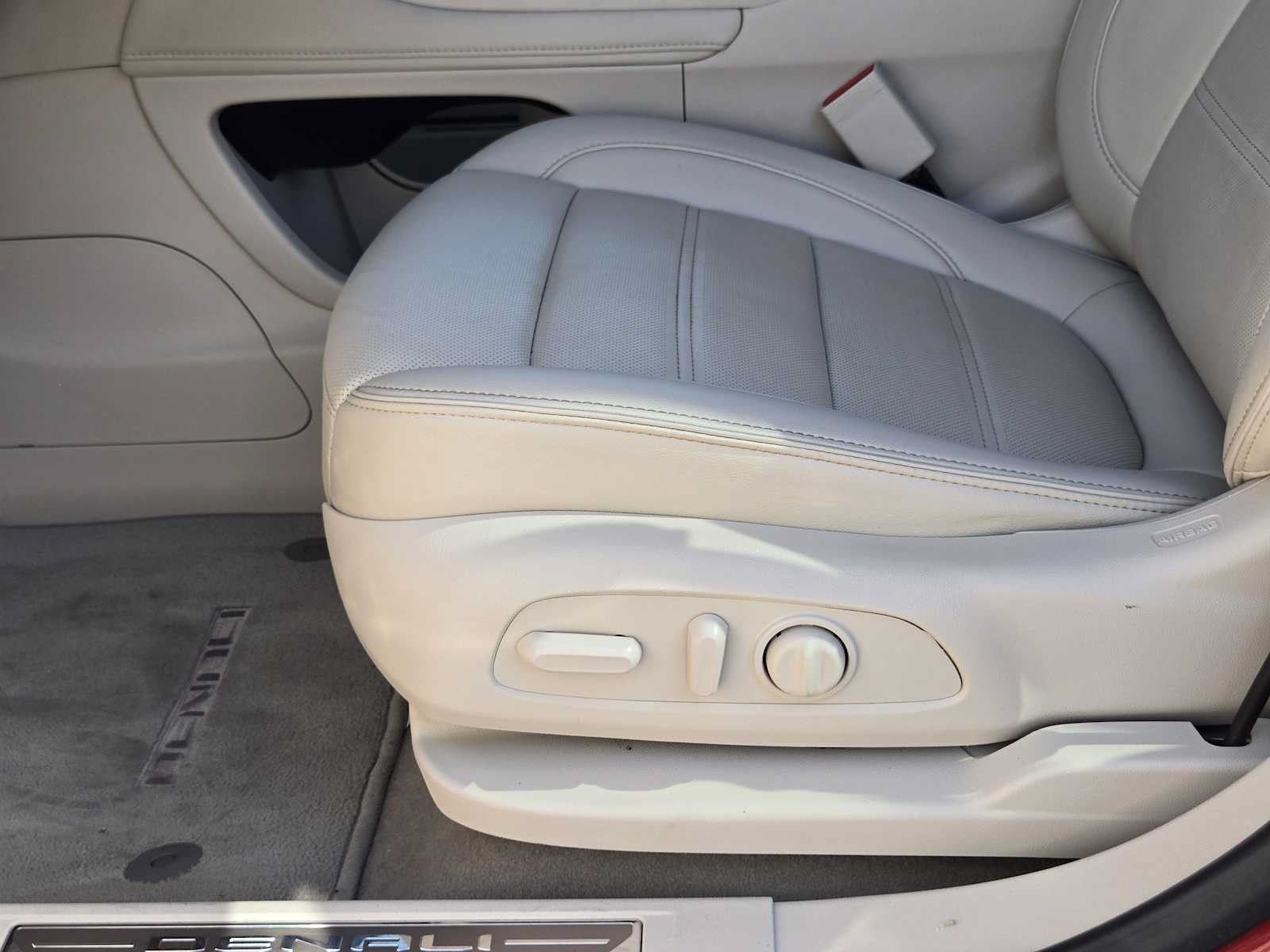 Certified 2023 GMC Acadia Denali w/ Denali Ultimate Package FWD image 24