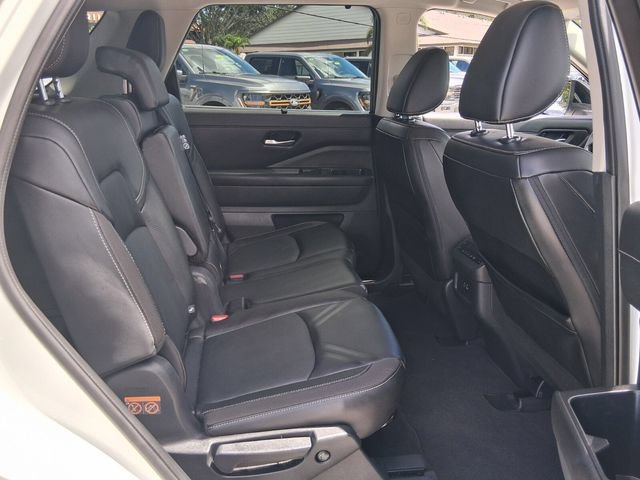 Used 2024 Nissan Pathfinder SL FWD image 18