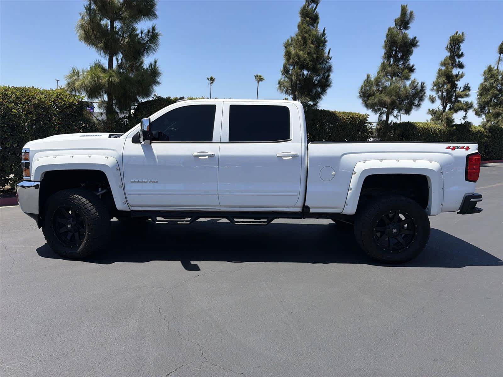 Used 2019 Chevrolet Silverado 2500 LT AWD/4WD image 3