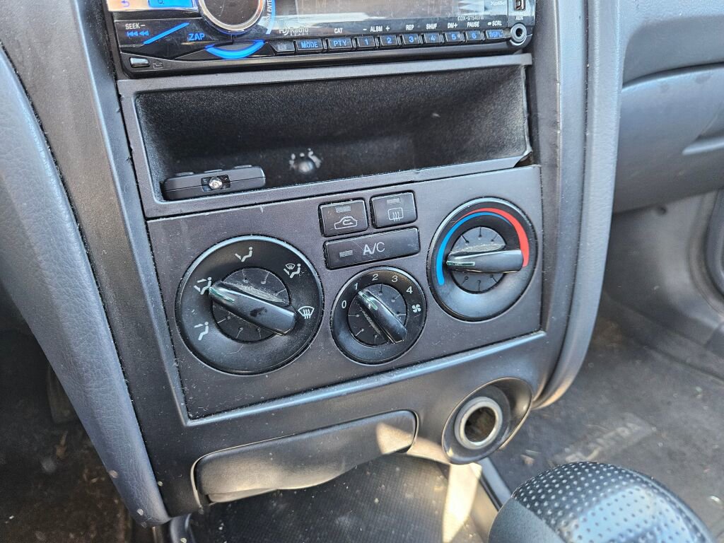 Used 2001 Hyundai Elantra GLS image 21