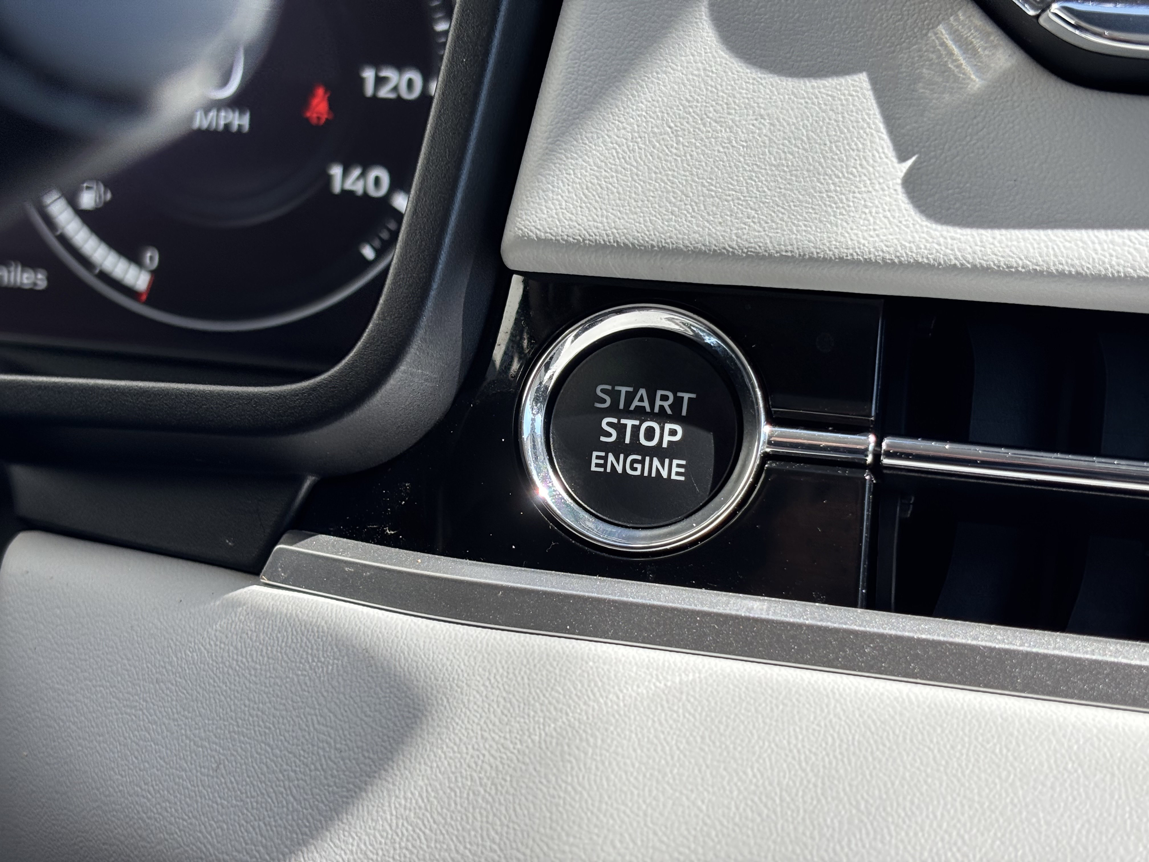 Used 2024 Mitsubishi Outlander SEL image 21