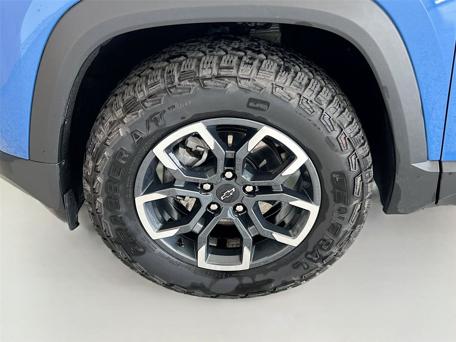 Used 2025 Chevrolet Equinox ACTIV w/ Safety and Technology Package FWD image 30