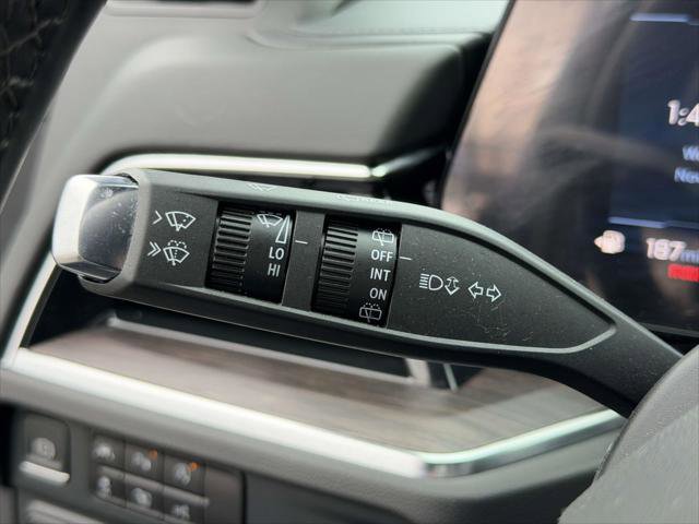 Used 2025 Chevrolet Suburban LS image 25