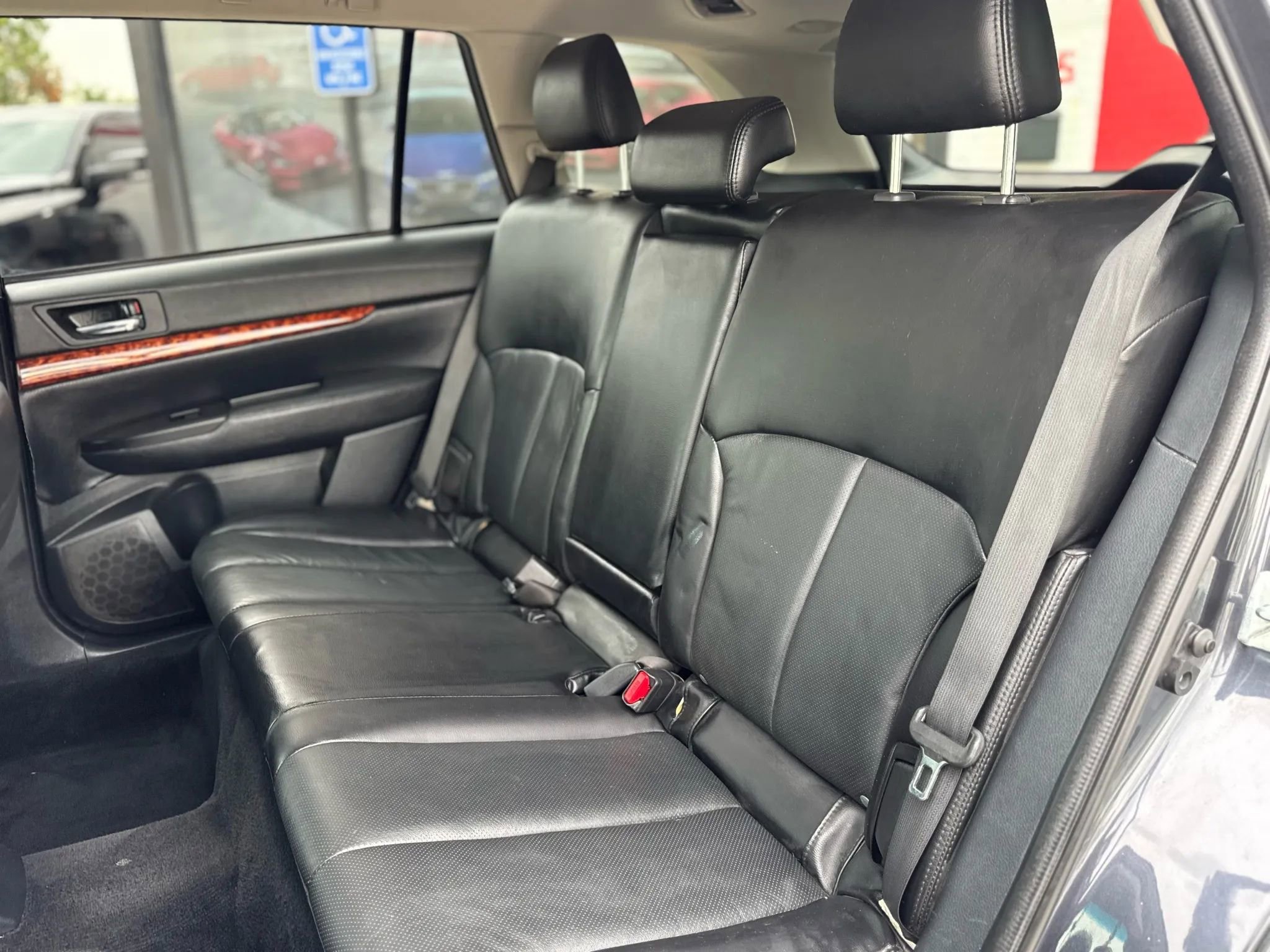 Used 2010 Subaru Outback 2.5i Limited image 11