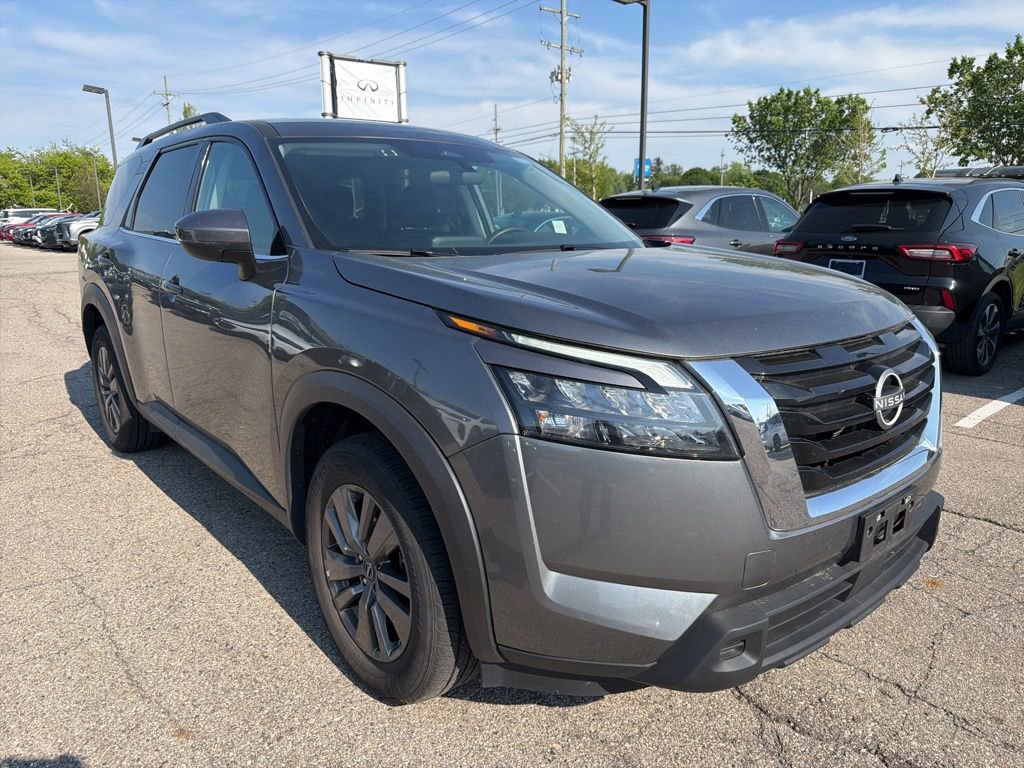 Used 2025 Nissan Pathfinder SV AWD/4WD image 3