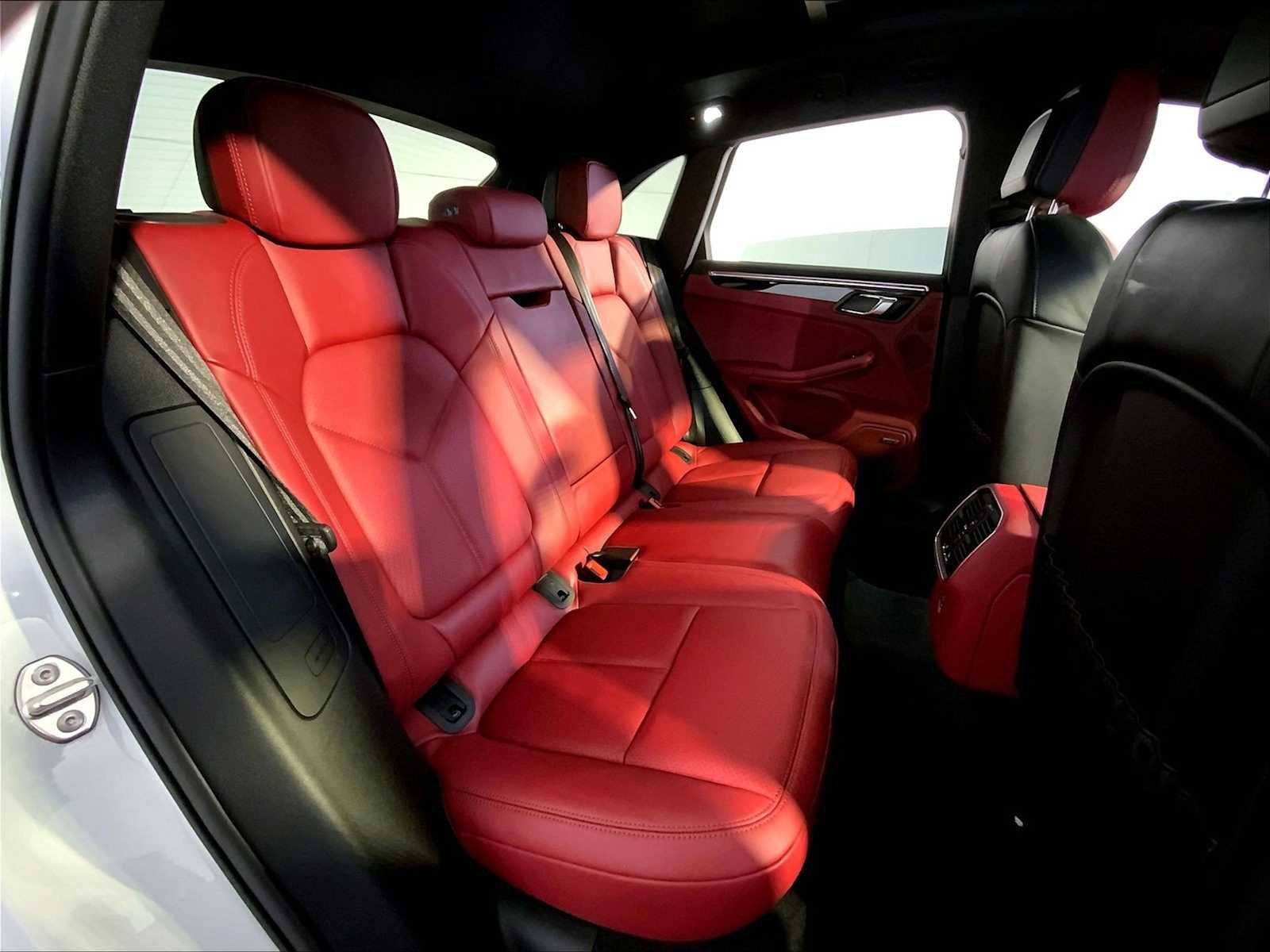 Certified 2023 Porsche Macan S w/ Premium Package Plus image 23