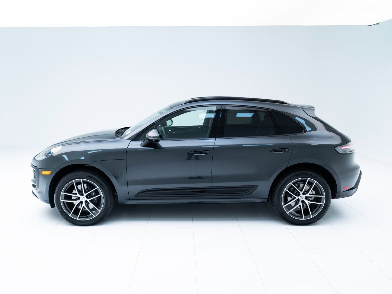 New 2026 Porsche Macan image 2