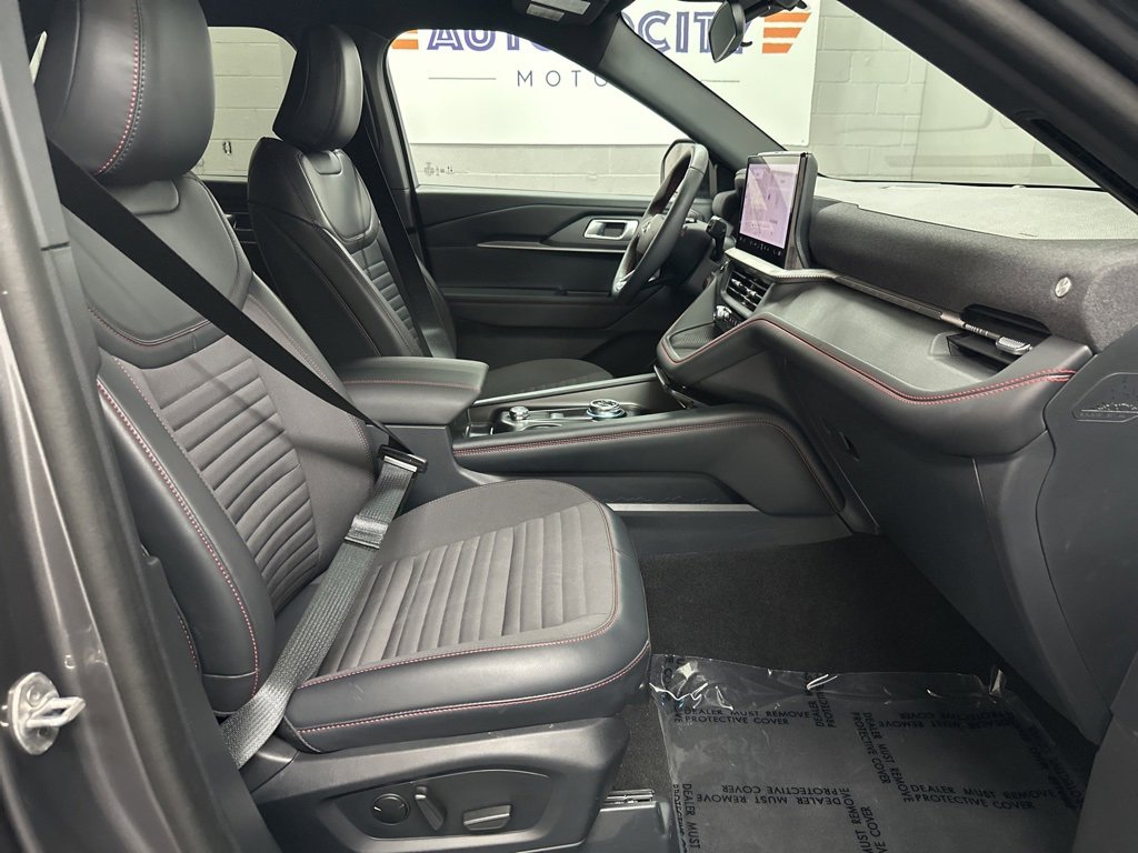 Used 2025 Ford Explorer ST-Line image 22
