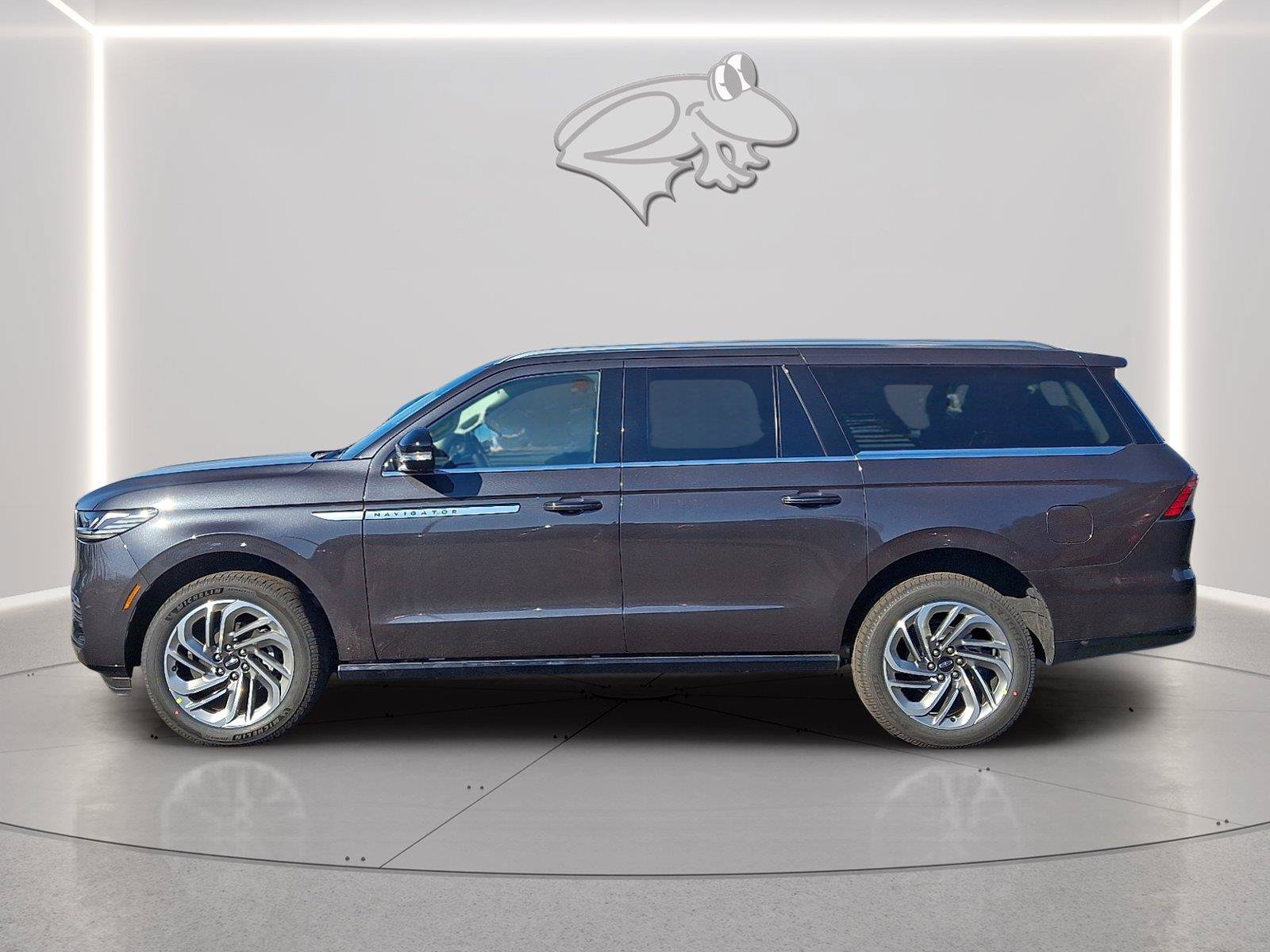 New 2026 Lincoln Navigator L Reserve AWD/4WD image 2