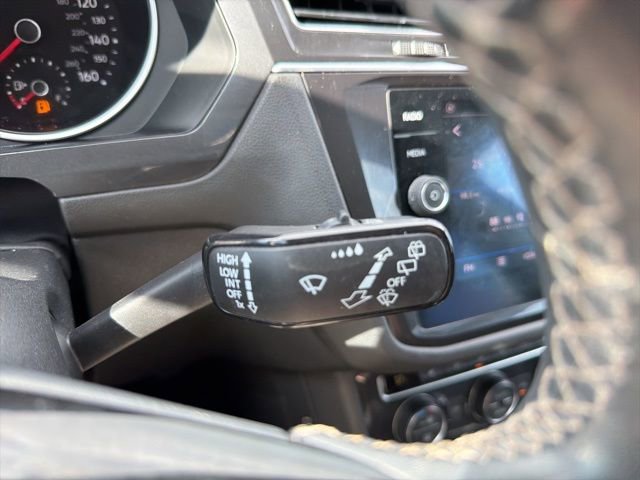 Used 2021 Volkswagen Tiguan SE w/ Panoramic Sunroof Package image 41