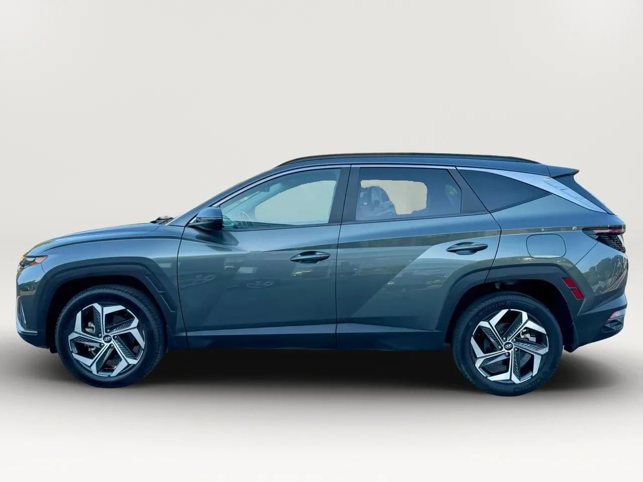 Used 2022 Hyundai Tucson SEL w/ Convenience + Premium Package AWD/4WD image 4