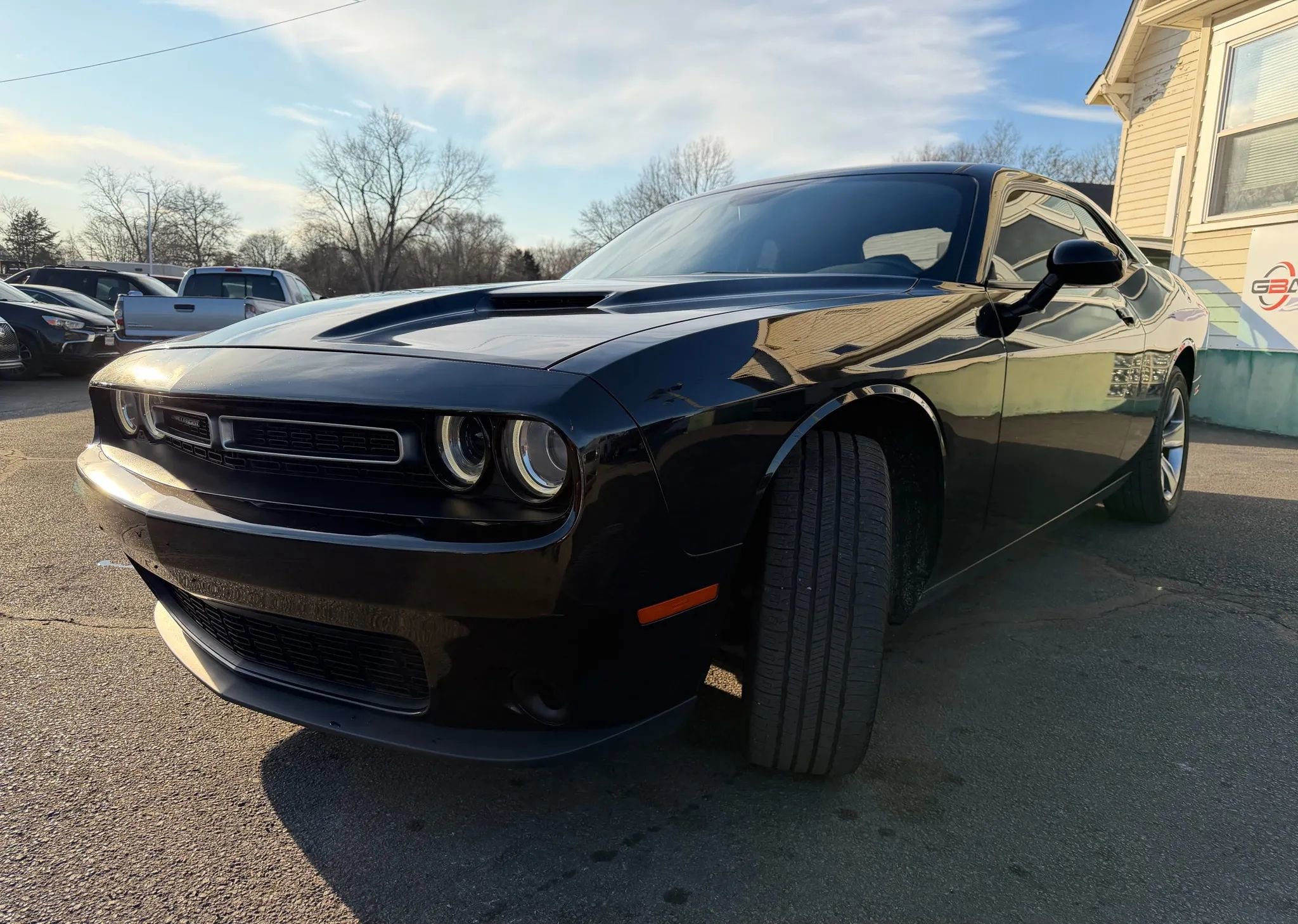 Used 2016 Dodge Challenger SXT image 9