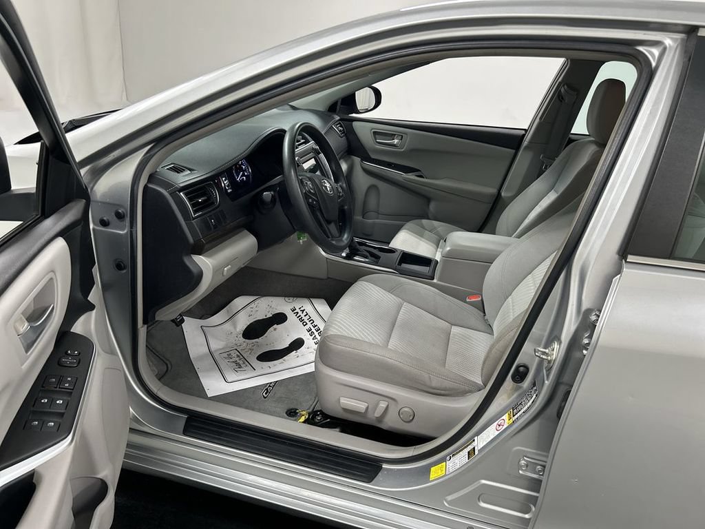 Used 2016 Toyota Camry LE FWD image 9