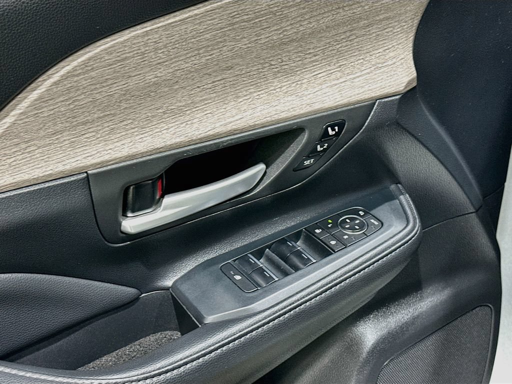 Used 2024 Toyota Grand Highlander AWD image 17