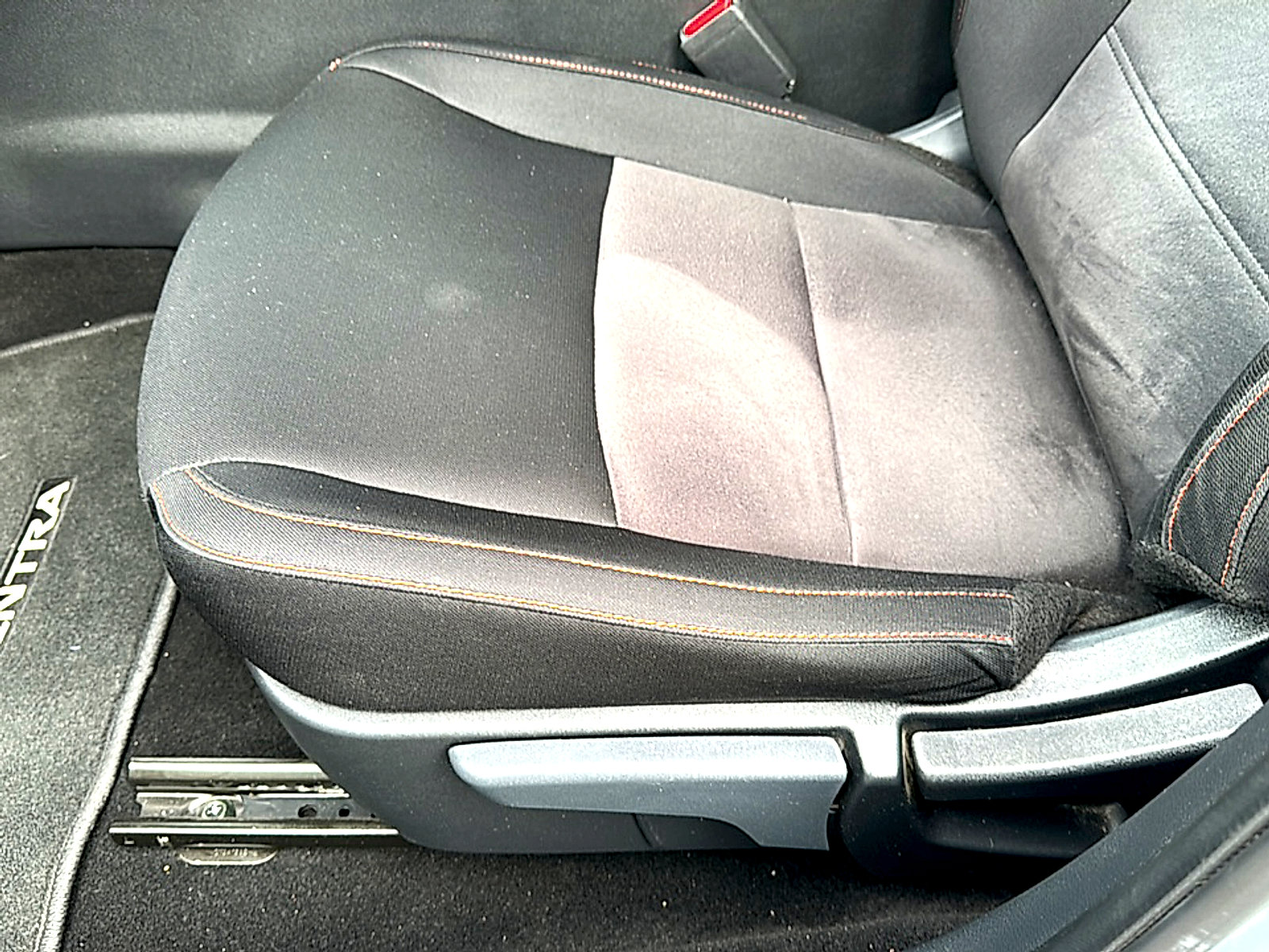 Used 2025 Nissan Sentra SR FWD image 15