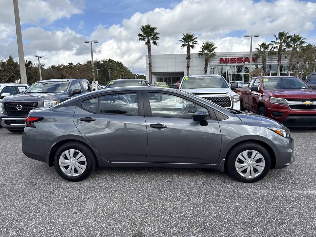 Used 2022 Nissan Versa S image 2